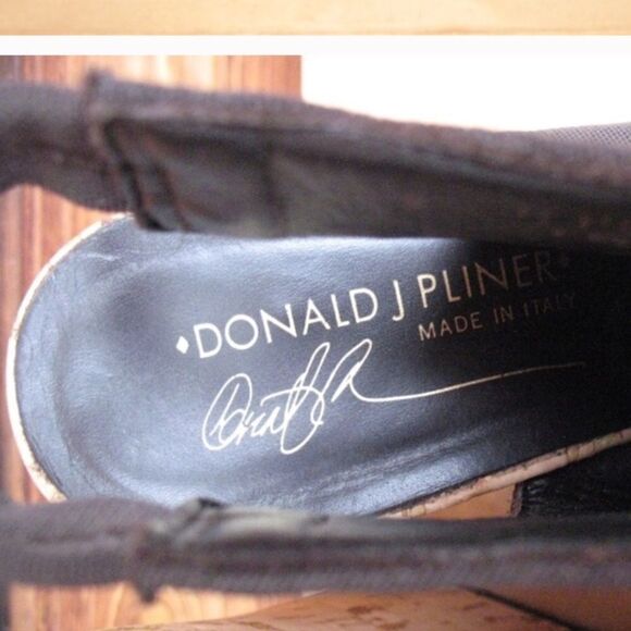 Donald J Pliner Peep Toe Olive Wedges - Picture 5 of 6
